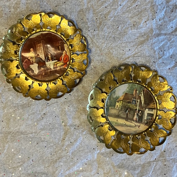 Set of 2 Vintage Original Brass Punched Butterfly 6" Circular Frames England - Picture 1 of 5